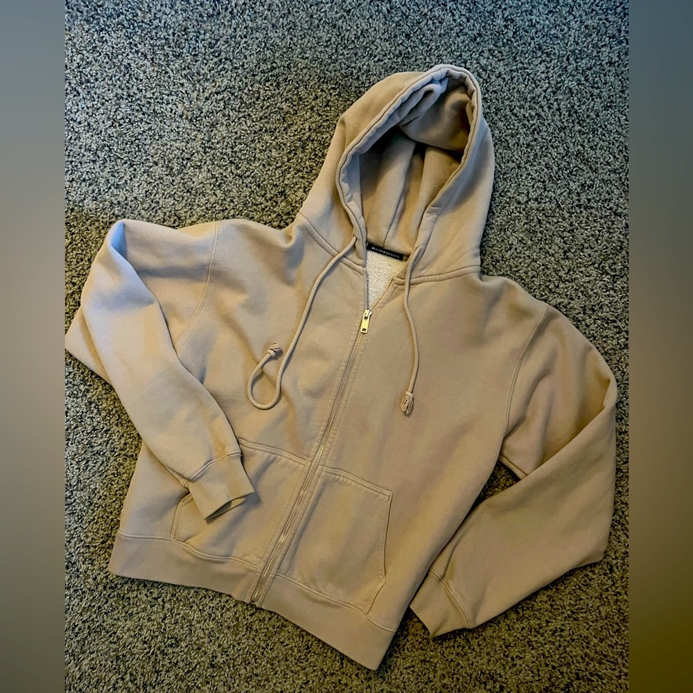 Brandy Melville zip up sweater (mauve color )